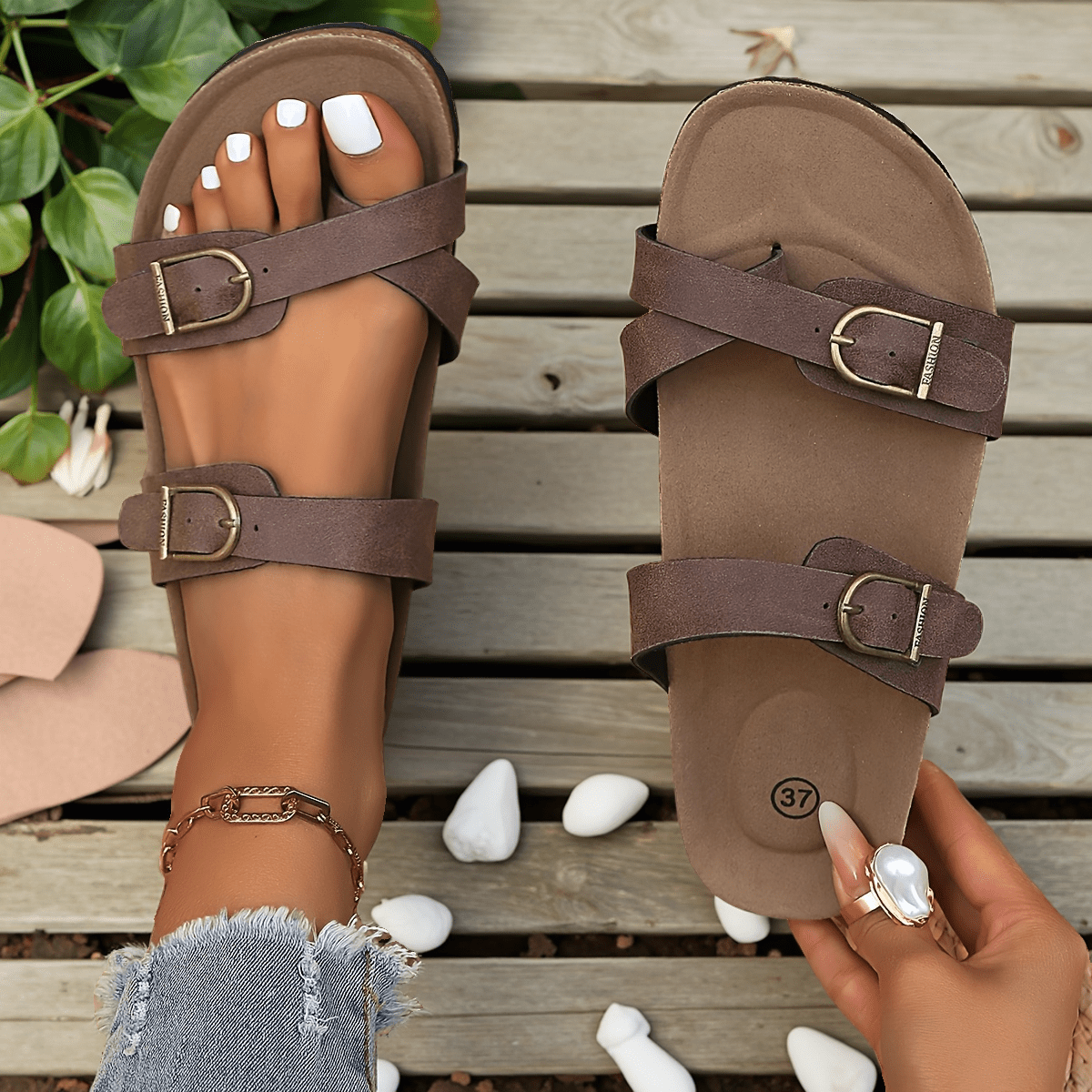 Einfache flache Ledersandalen
