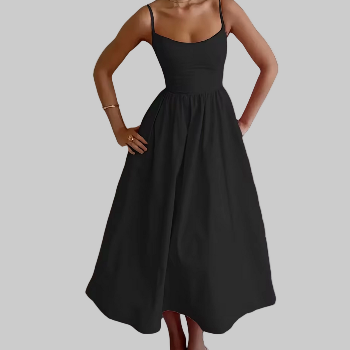 Elegantes Midi-Kleid mit Spaghettiträgern und Taschen
