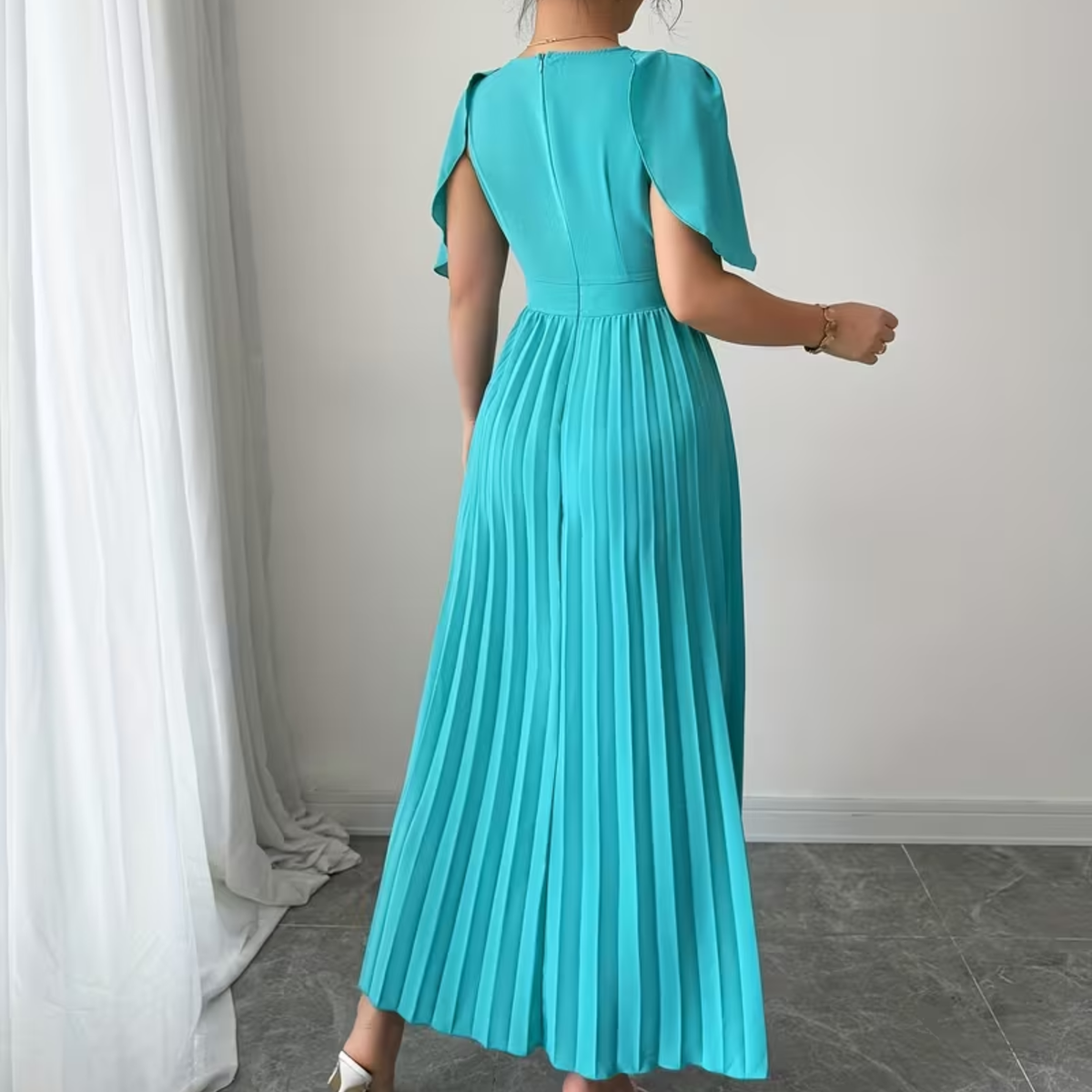 Elegantes, plissiertes Midi-Kleid mit V-Ausschnitt