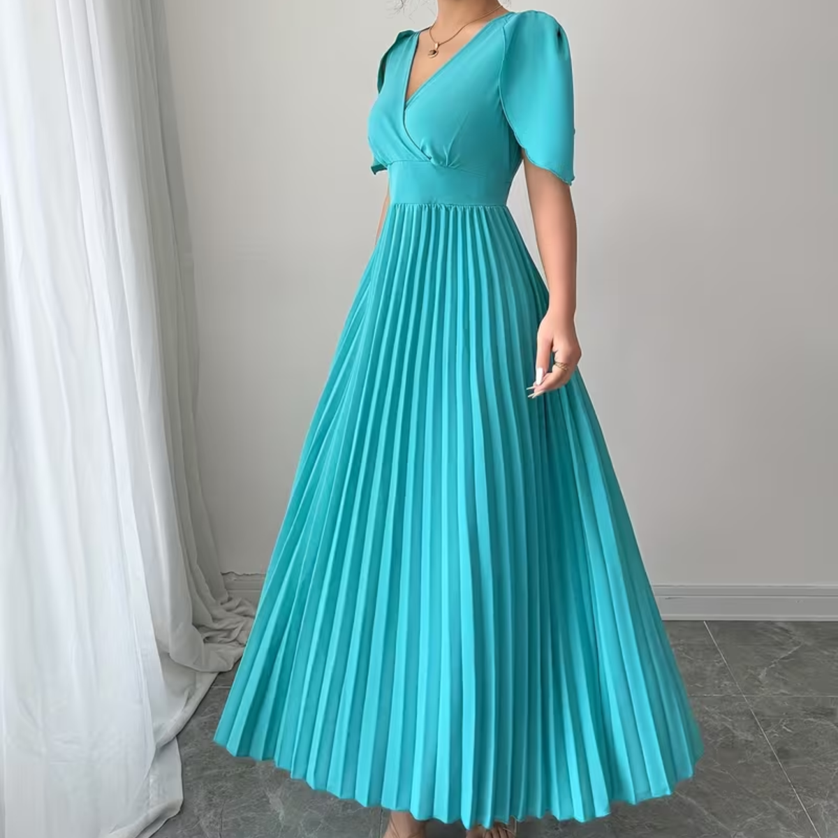 Elegantes, plissiertes Midi-Kleid mit V-Ausschnitt