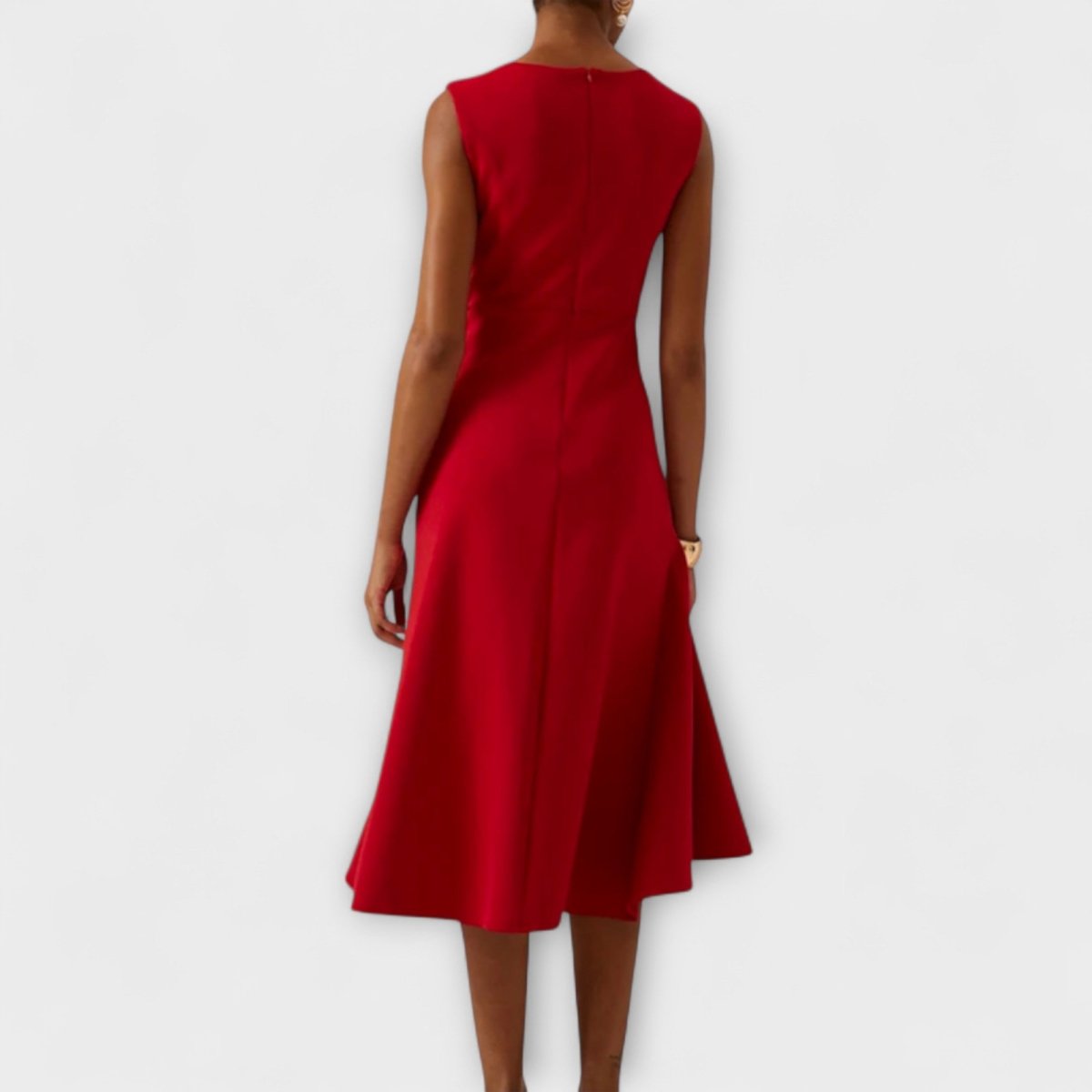Elegant Sleeveless Midi Dress With Sculpted Fit