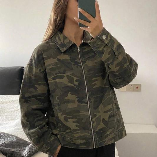 Chaqueta oversize con estampado camuflaje