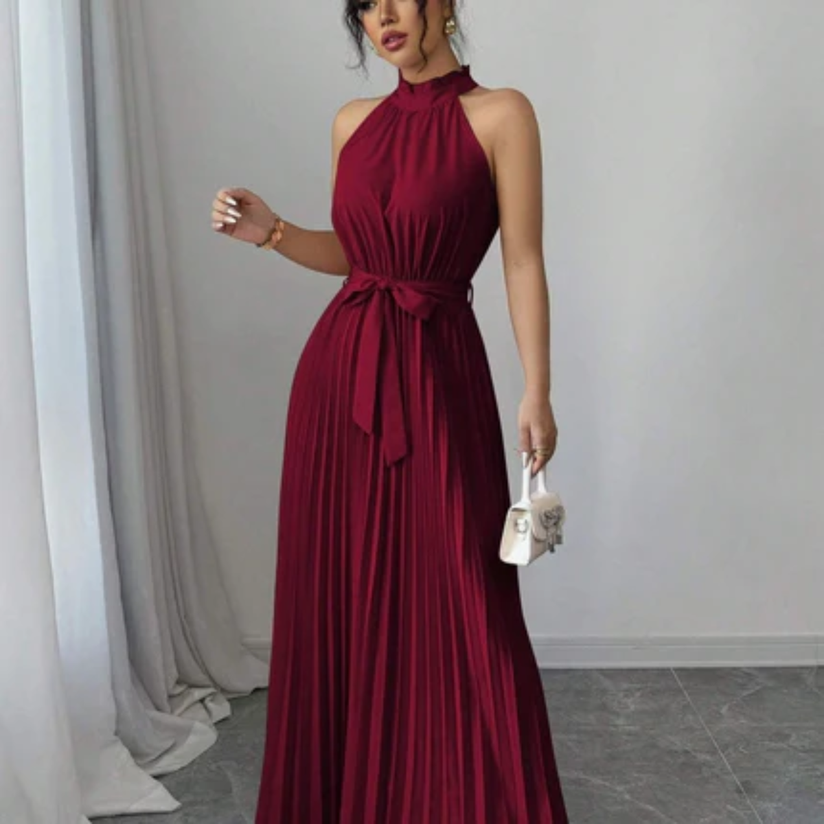 Ärmelloses, plissiertes Maxikleid mit Gürtel