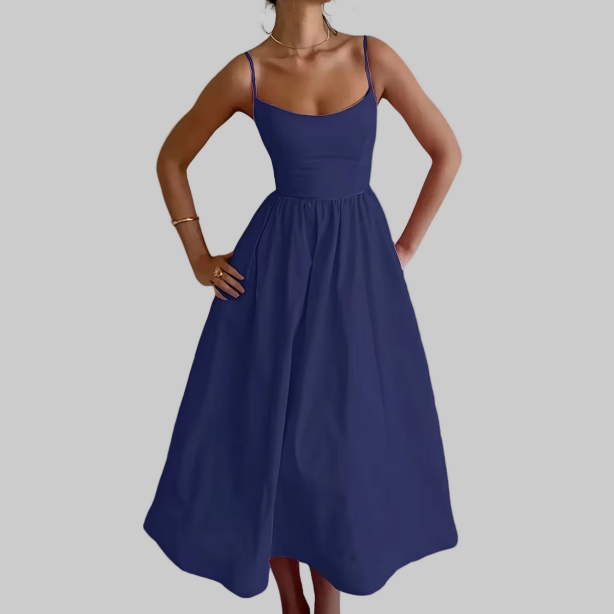 Elegantes Midi-Kleid mit Spaghettiträgern und Taschen