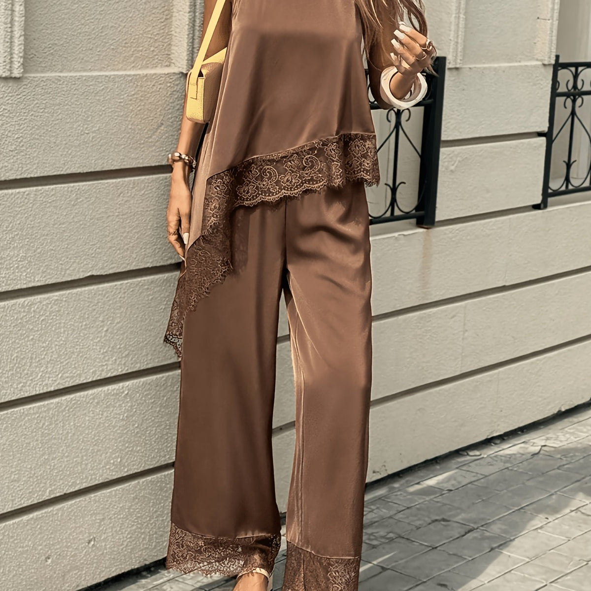 Asymmetrische Saum-Sets mit Spitzenbesatz