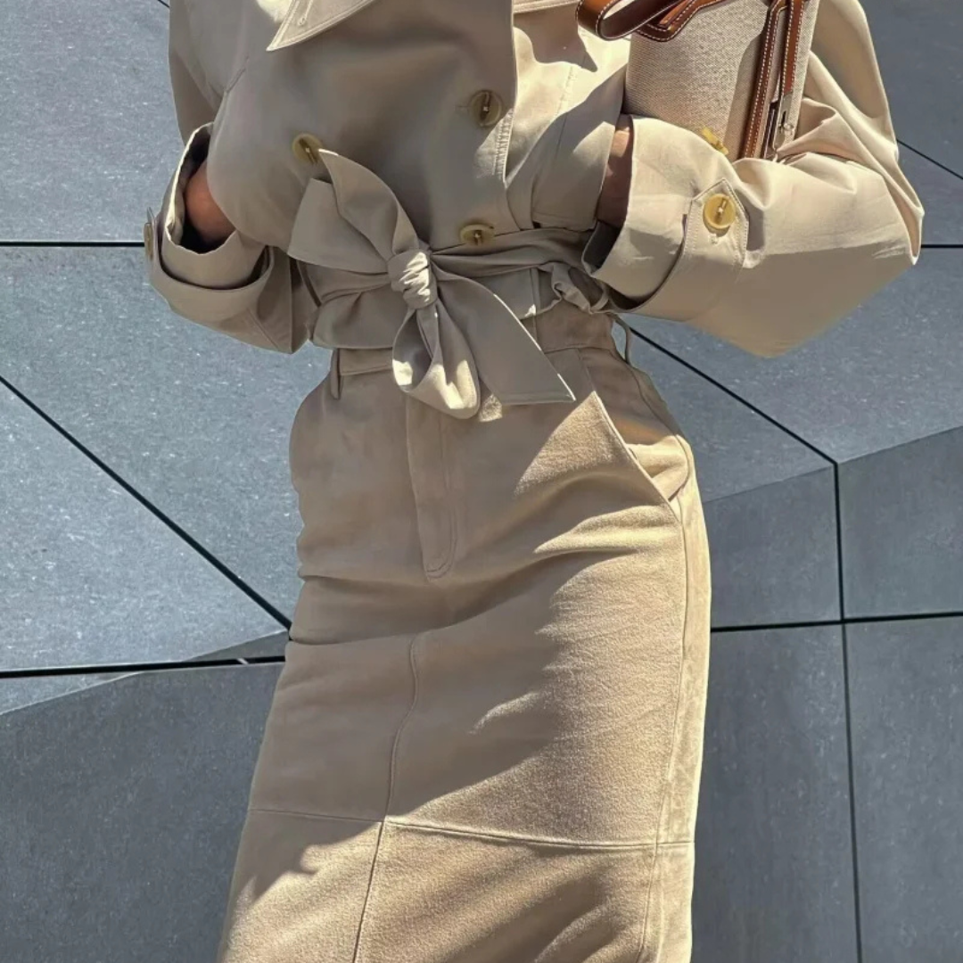 Kurz geschnittene Trenchcoat-Jacke mit Gürtel