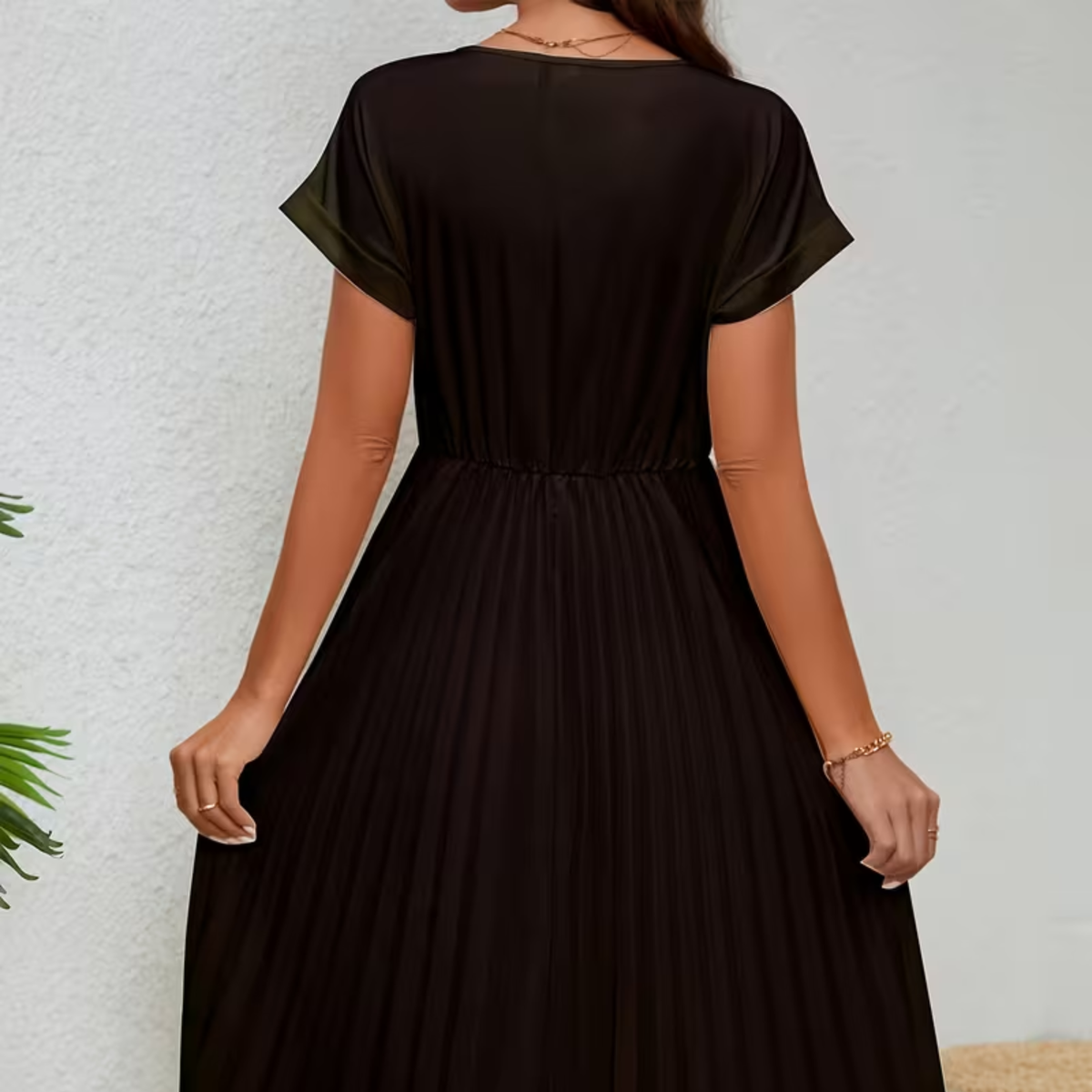 Elegantes, plissiertes Midikleid