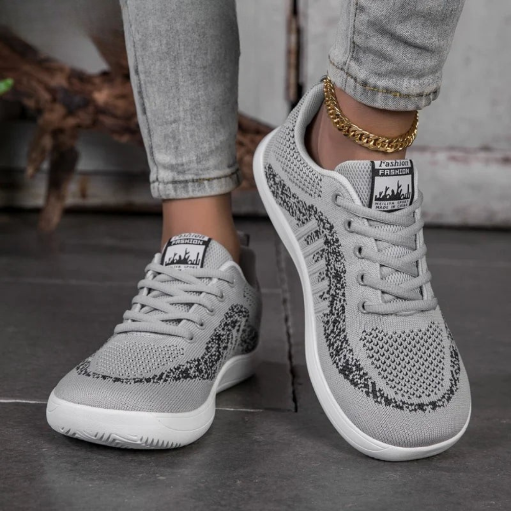 Sneakers in mesh con punta larga