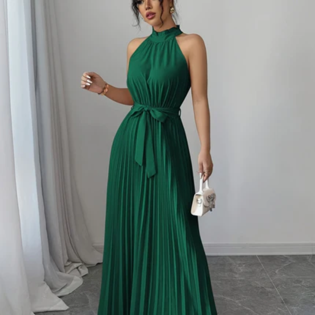 Ärmelloses, plissiertes Maxikleid mit Gürtel