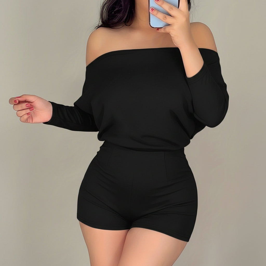 Mono casual de color sólido con shorts y gracia de alas de murciélago