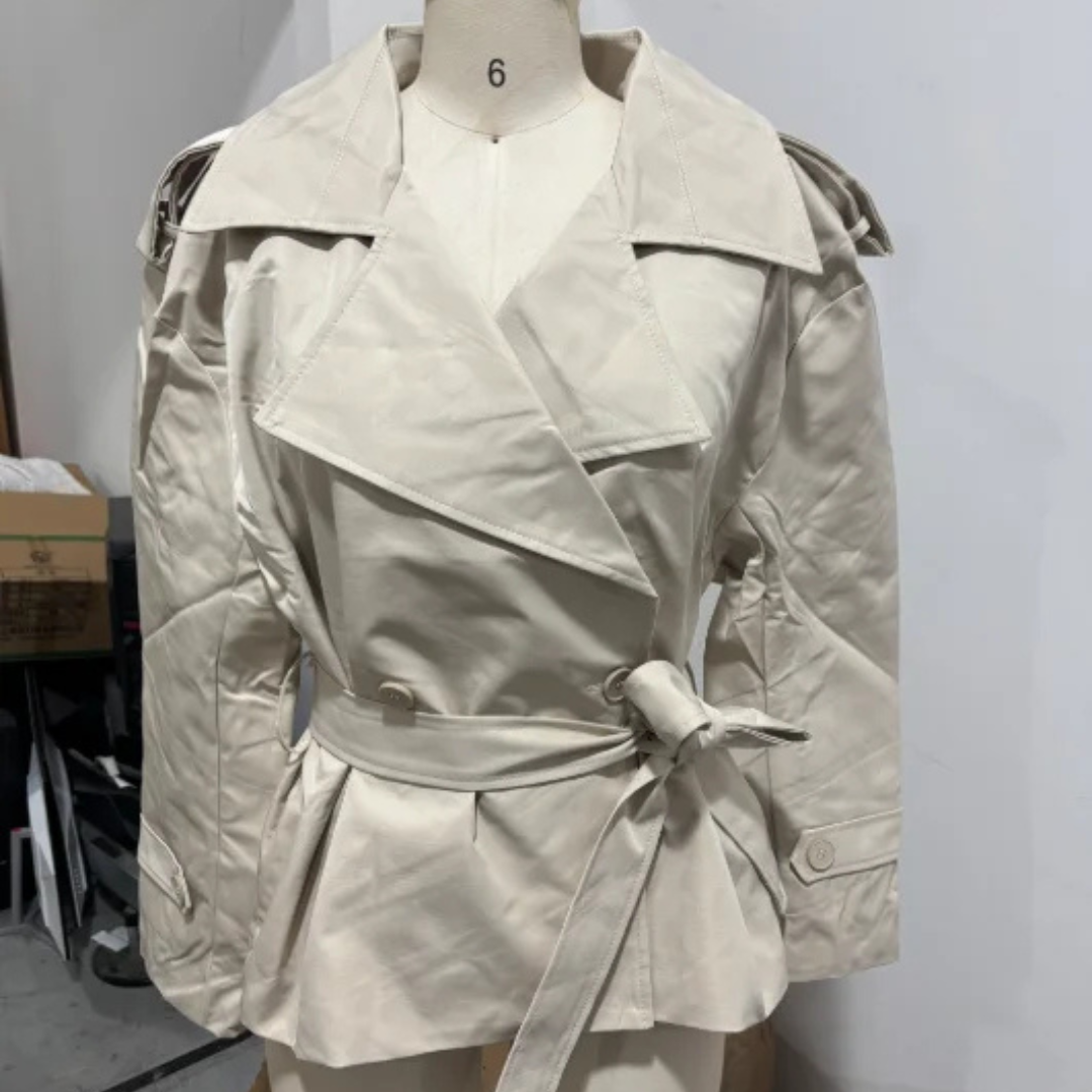Übergroßer Trenchcoat mit Gürtel
