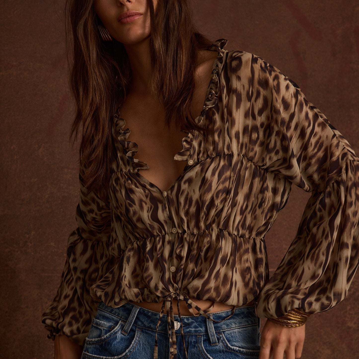 Stylish Leopard Print Long Sleeve Blouse with Ruffle Accents for Timeless Appeal