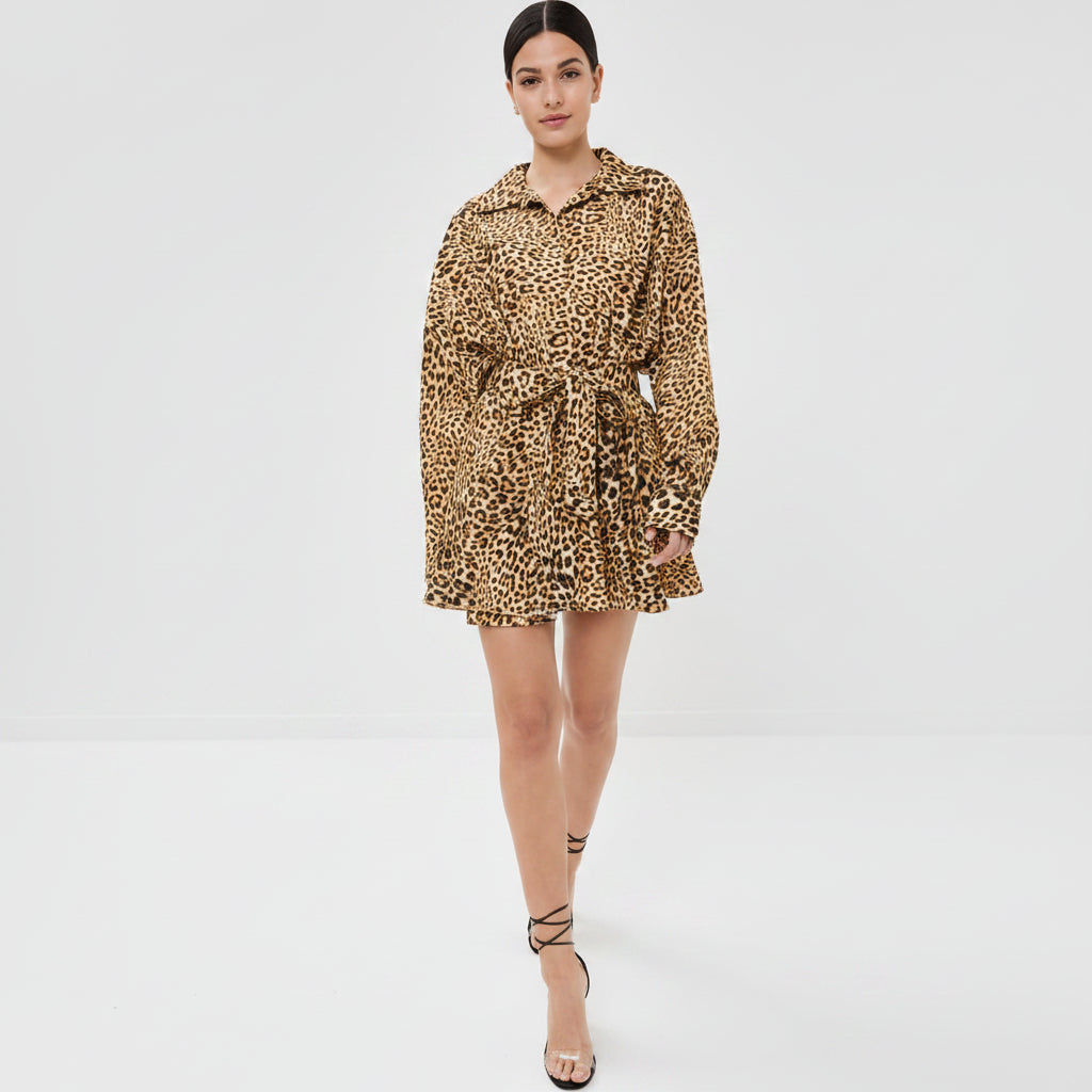 Super Oversized ausgestelltes Mini-Kleid mit Geparden-Patch