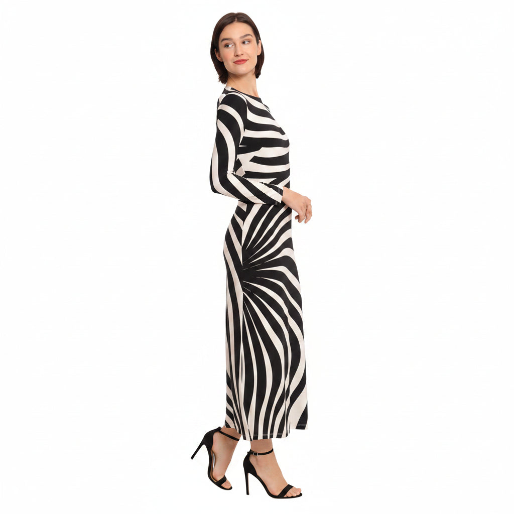 Gestreiftes Maxi-Kleid mit langen Ärmeln und einfachem Body – mühelose Eleganz