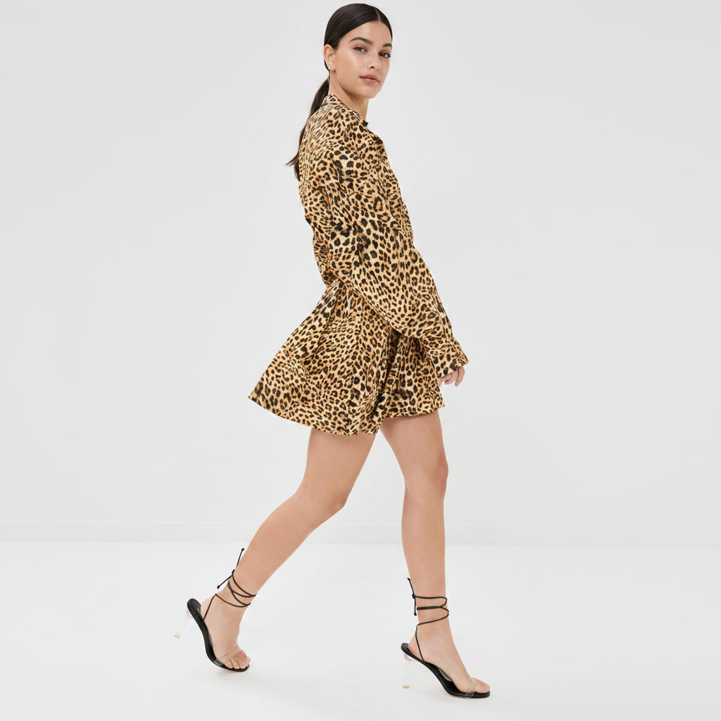 Super Oversized ausgestelltes Mini-Kleid mit Geparden-Patch