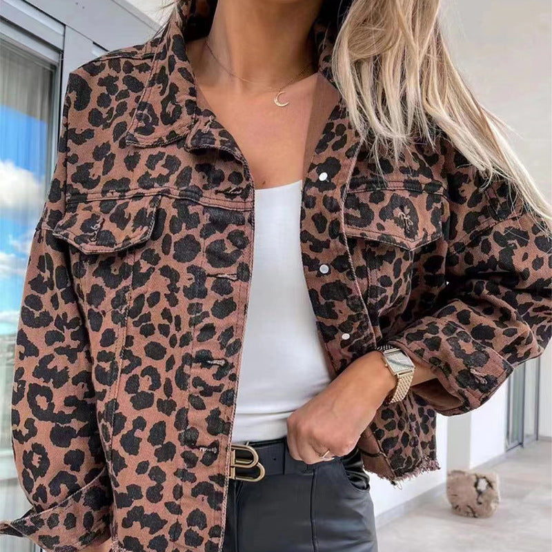Leoparden-Jeansjacke – Auffälliges Street-Statement