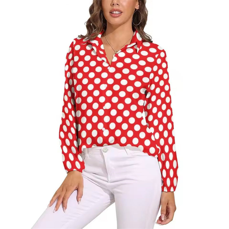 Klassische schwarz-weiße Vintage-Bluse mit Polka-Dots