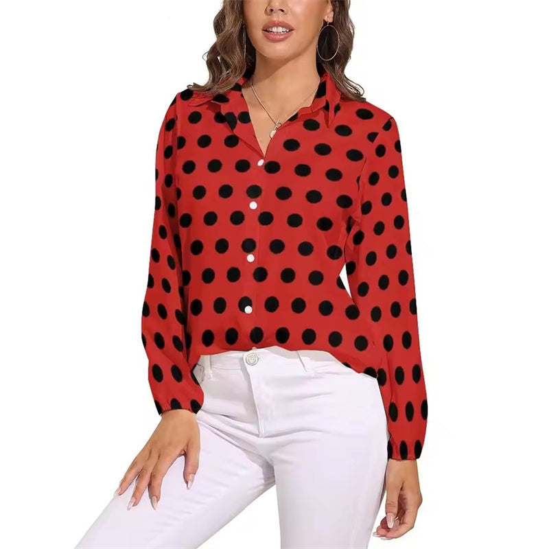 Klassische schwarz-weiße Vintage-Bluse mit Polka-Dots