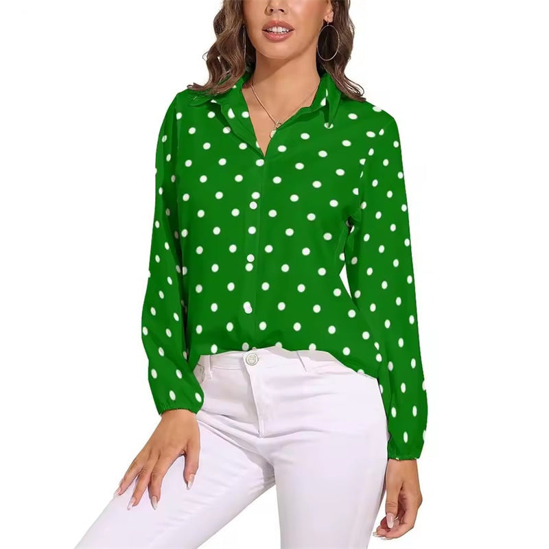 Klassische schwarz-weiße Vintage-Bluse mit Polka-Dots