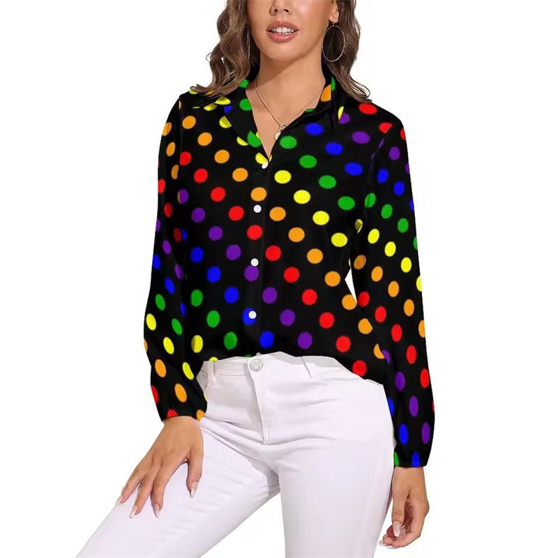 Klassische schwarz-weiße Vintage-Bluse mit Polka-Dots