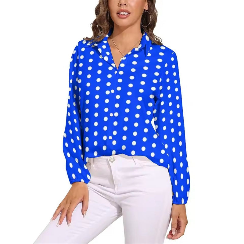 Klassische schwarz-weiße Vintage-Bluse mit Polka-Dots