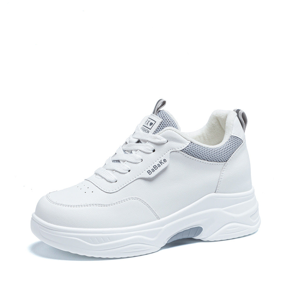 Klobige Sneaker mit dicker Sohle