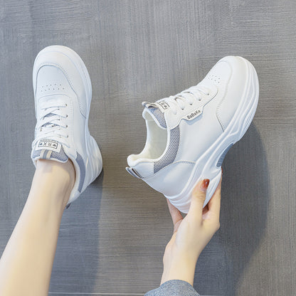 Klobige Sneaker mit dicker Sohle