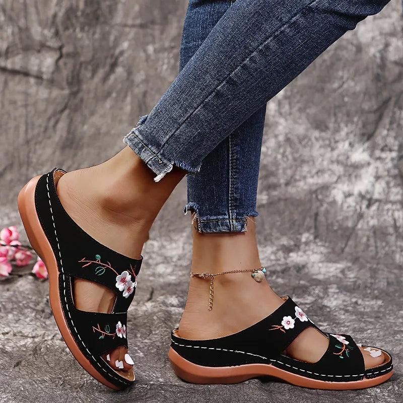 Bequeme Slip-On Keilsandalen
