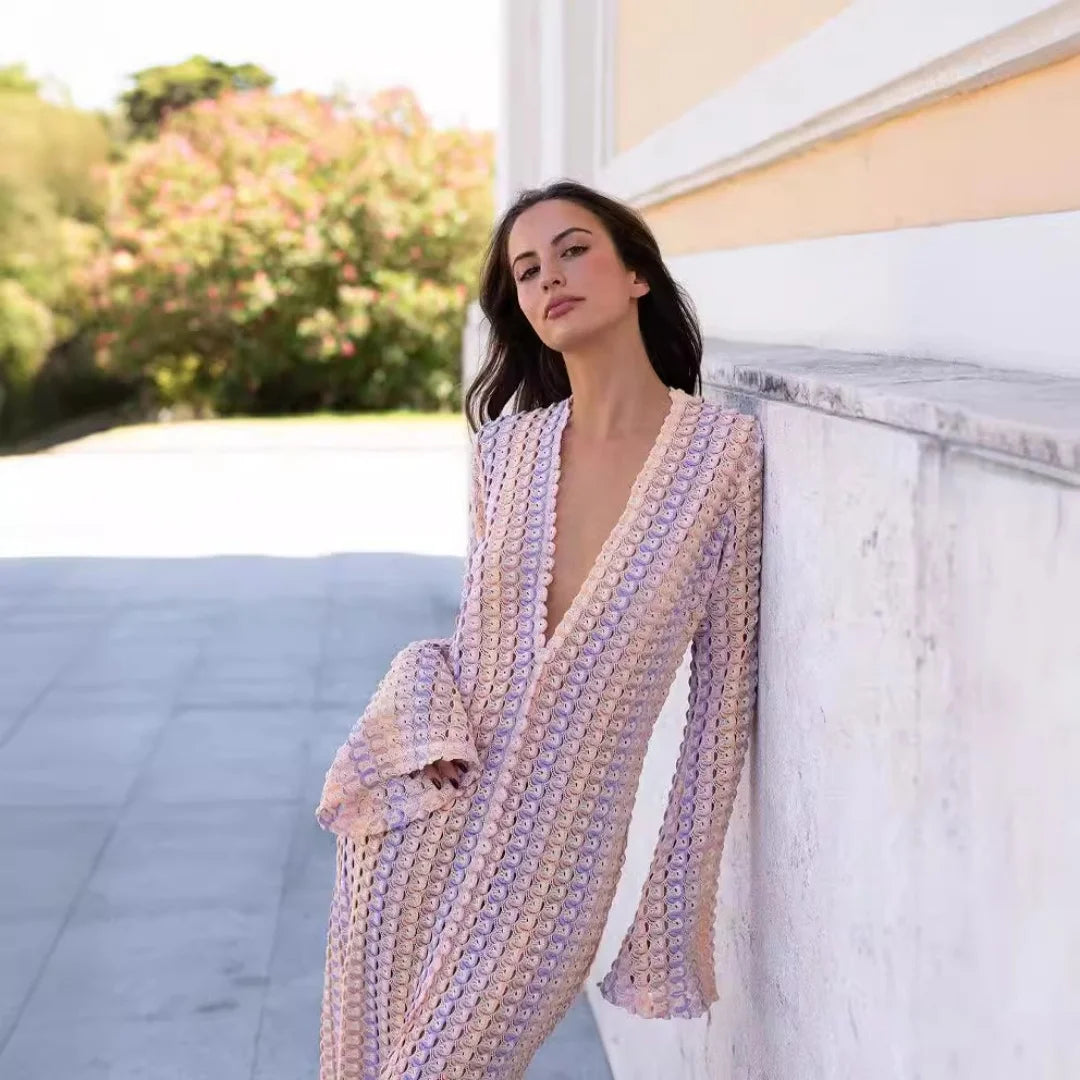 Elegantes Maxi-Häkelkleid mit Glockenärmeln und Streifenmuster