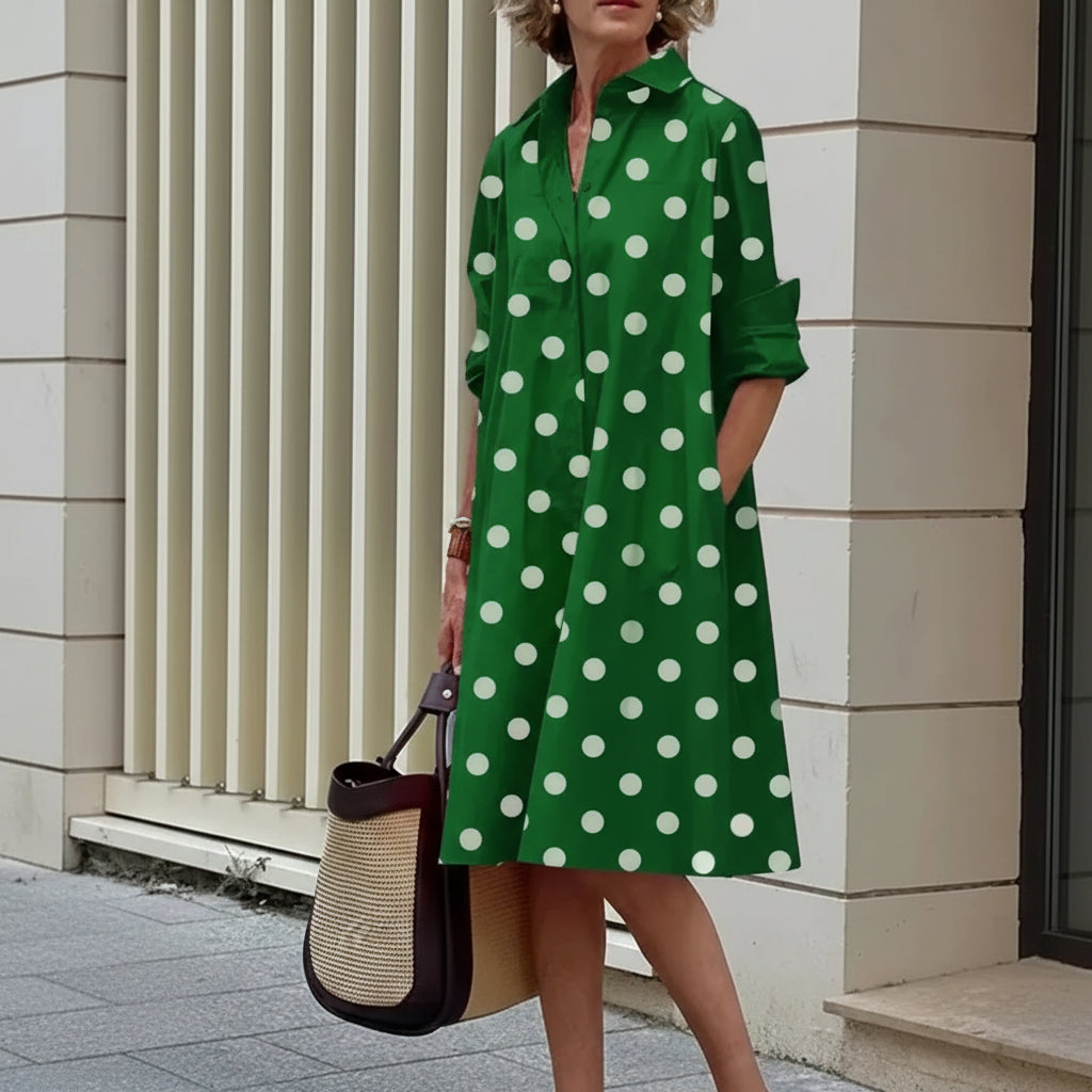 Elegantes Langarmkleid mit Polka-Dots und Knöpfen für zeitlosen Stil