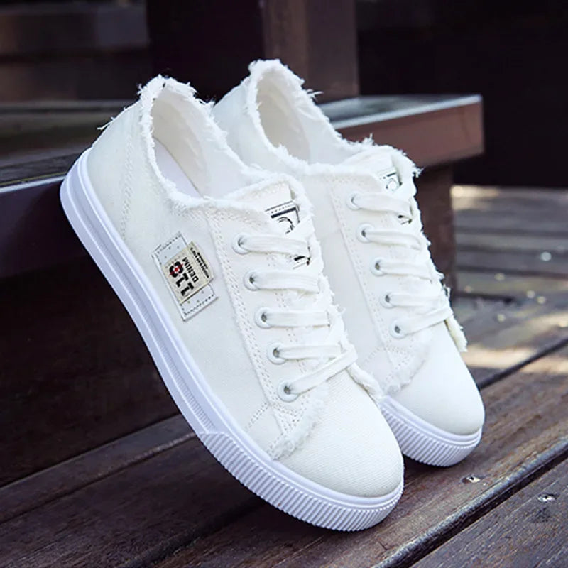 Lässige Canvas-Schnürsneaker