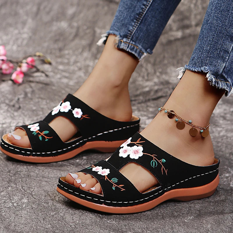 Bequeme Slip-On Keilsandalen