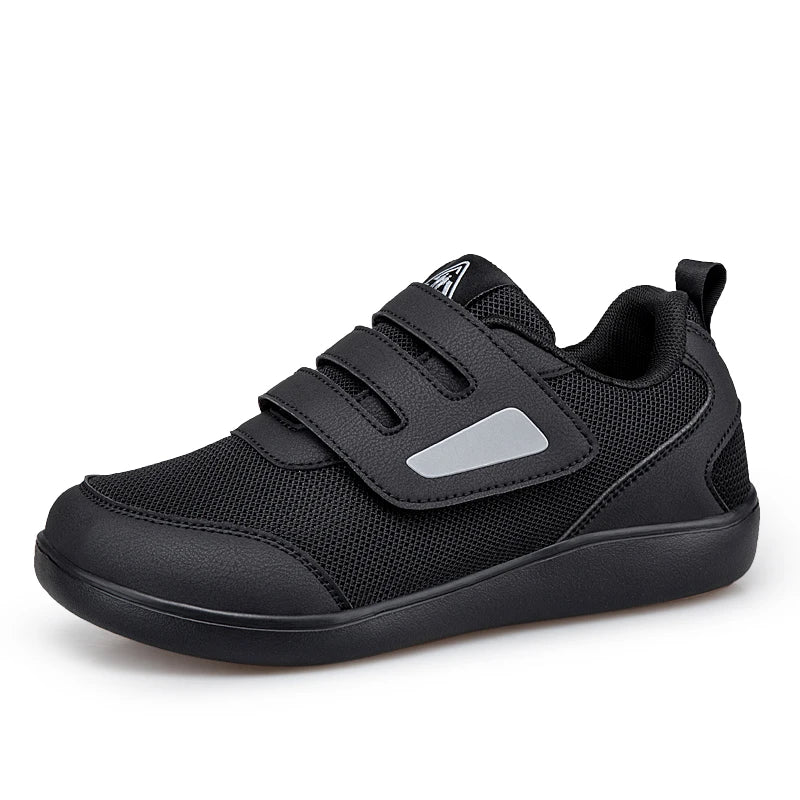 Atmungsaktive Sneakers mit Mesh und Klettverschlussriemen