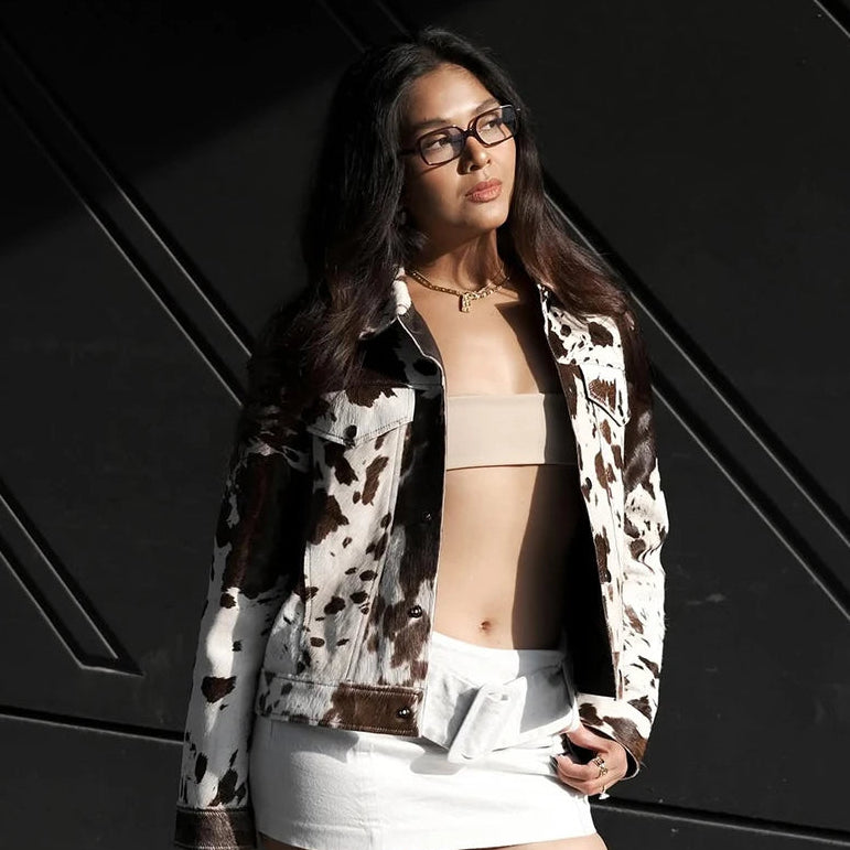 Modischer Mantel mit Kuhflecken und Reverskragen für modernen Streetstyle