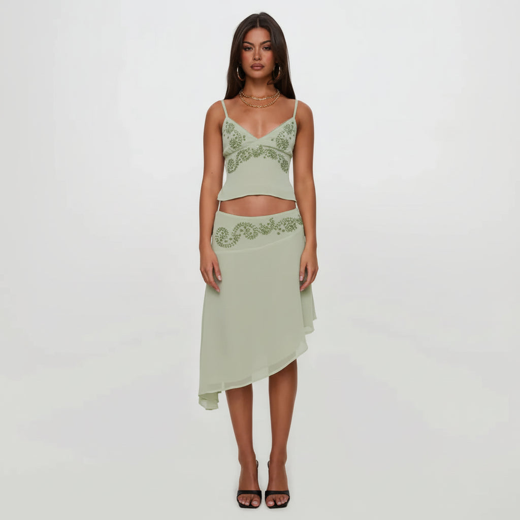 Elegantes besticktes Crop-Top mit Rückenausschnitt und Neckholder-Design