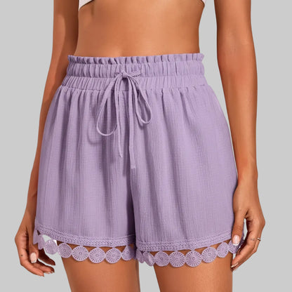 Trendige Sommer-Shorts mit Spitzenbesatz für entspannte Urlaubslooks