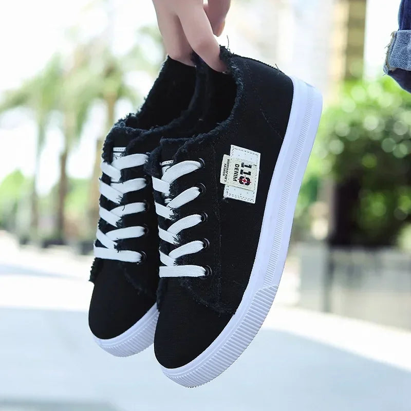 Lässige Canvas-Schnürsneaker