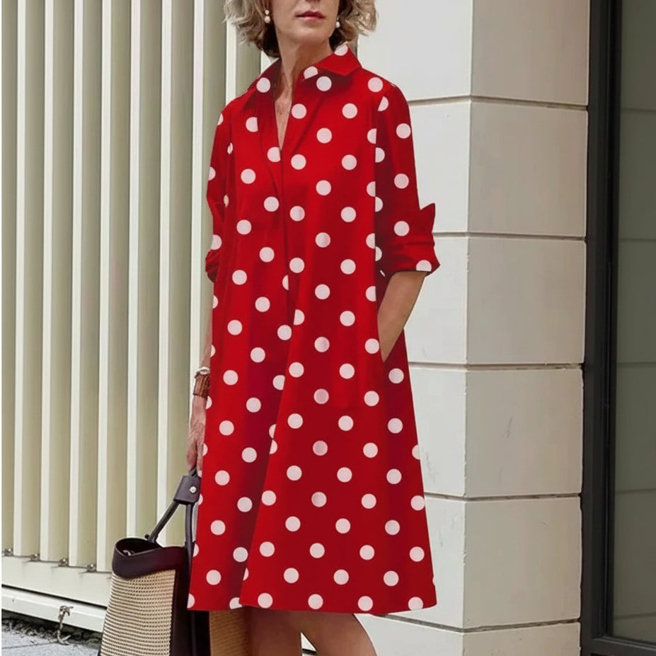 Elegantes Langarmkleid mit Polka-Dots und Knöpfen für zeitlosen Stil