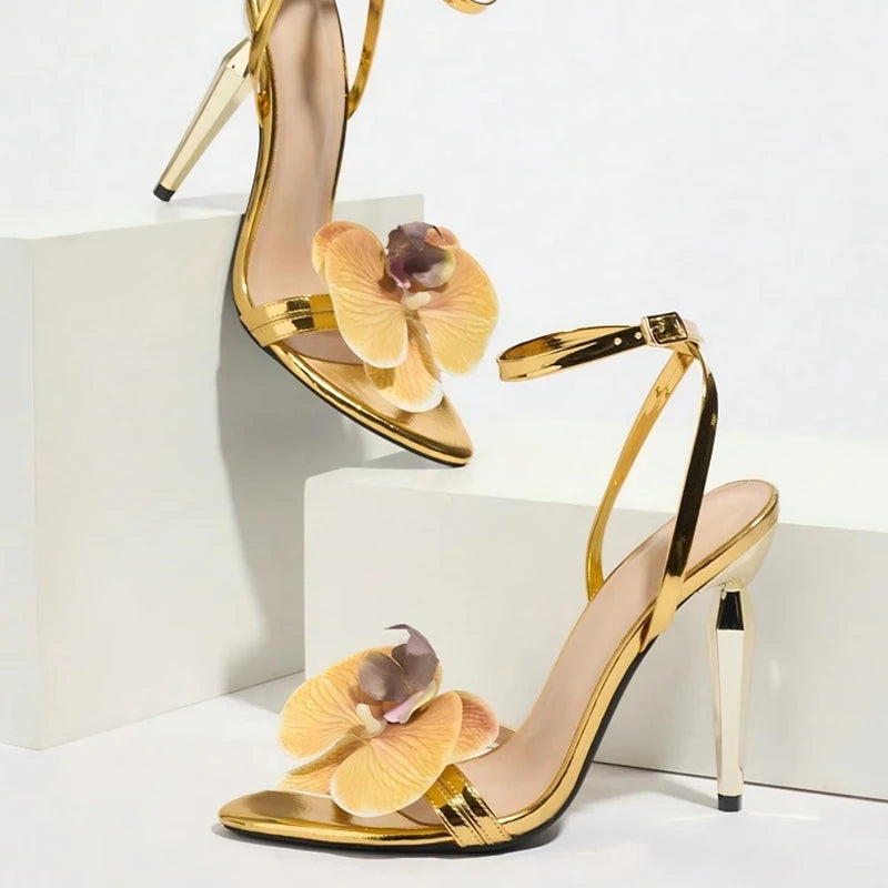 Elegante Sandalen mit Knöchelriemen