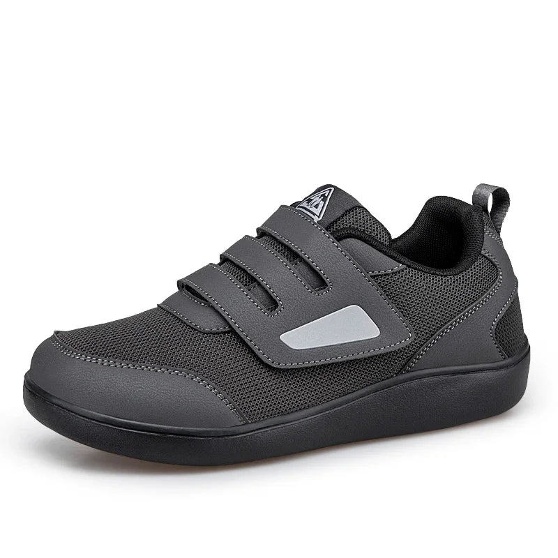 Atmungsaktive Sneakers mit Mesh und Klettverschlussriemen