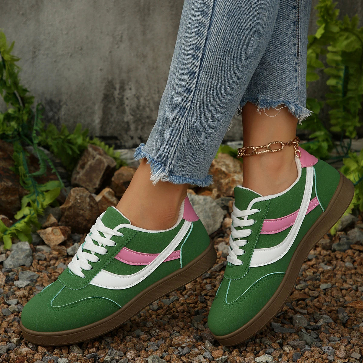 Bequeme Schnür-Tennissneaker