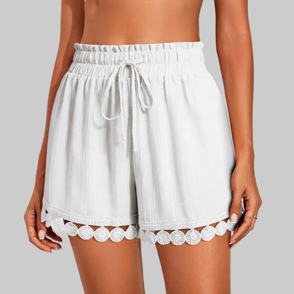 Trendige Sommer-Shorts mit Spitzenbesatz für entspannte Urlaubslooks