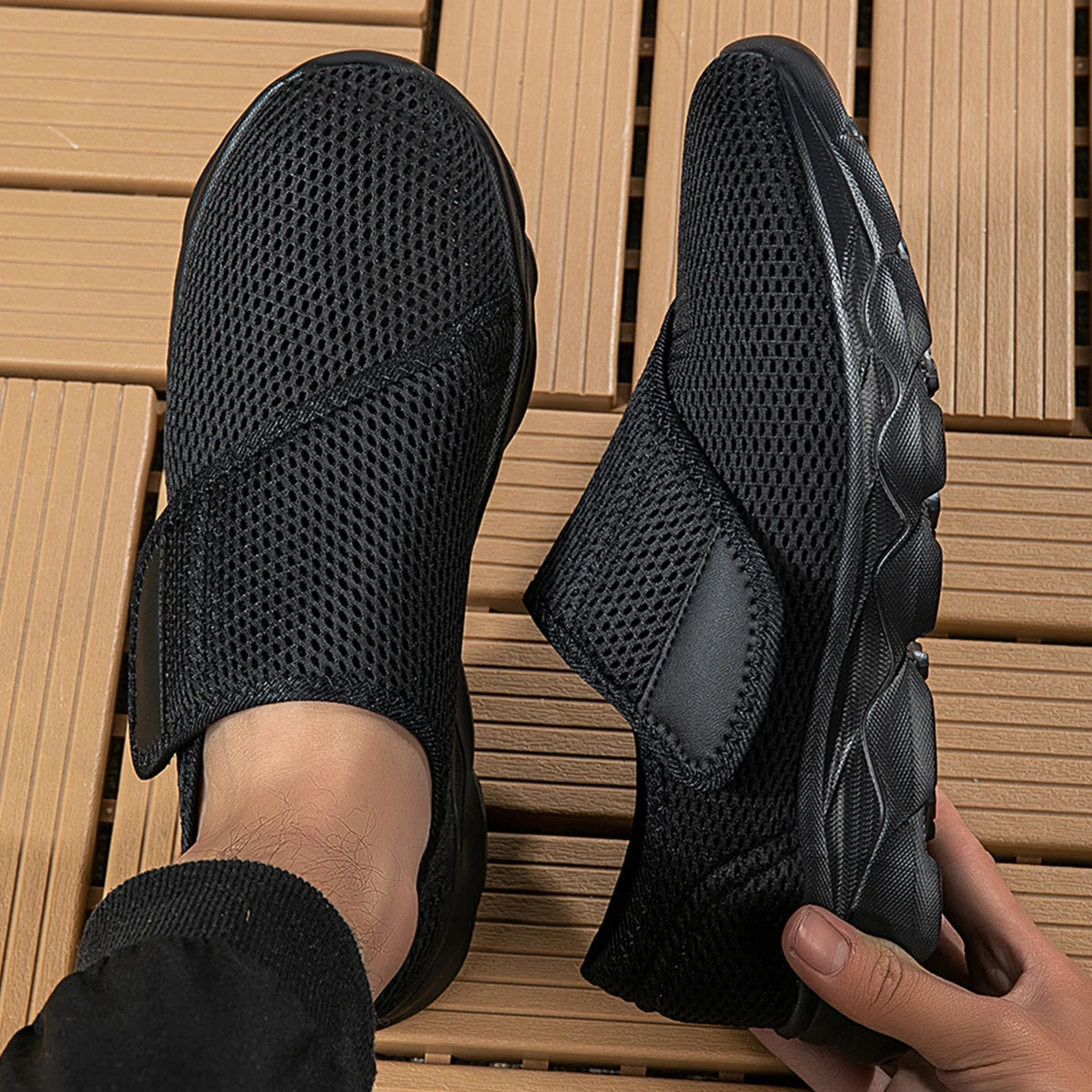 Stützende Sneaker mit breiter Passform