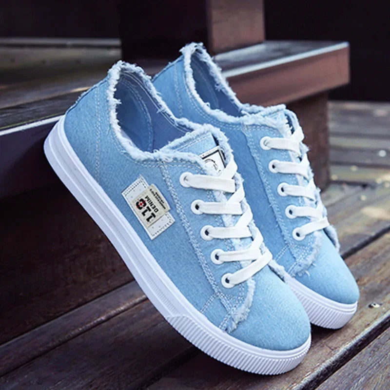 Lässige Canvas-Schnürsneaker