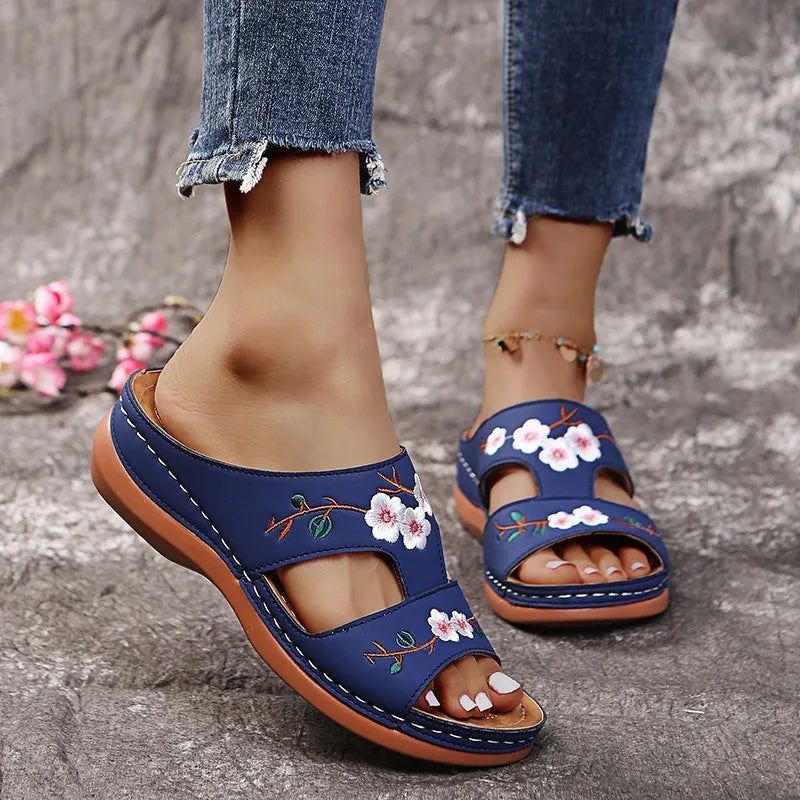 Bequeme Slip-On Keilsandalen