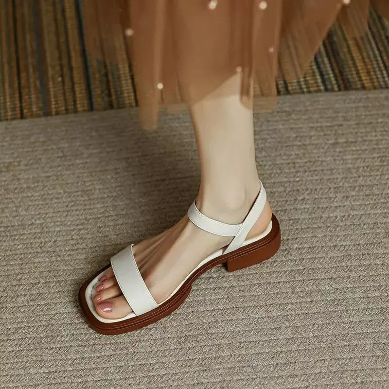 Minimalistische Riemchen-Flachsandalen