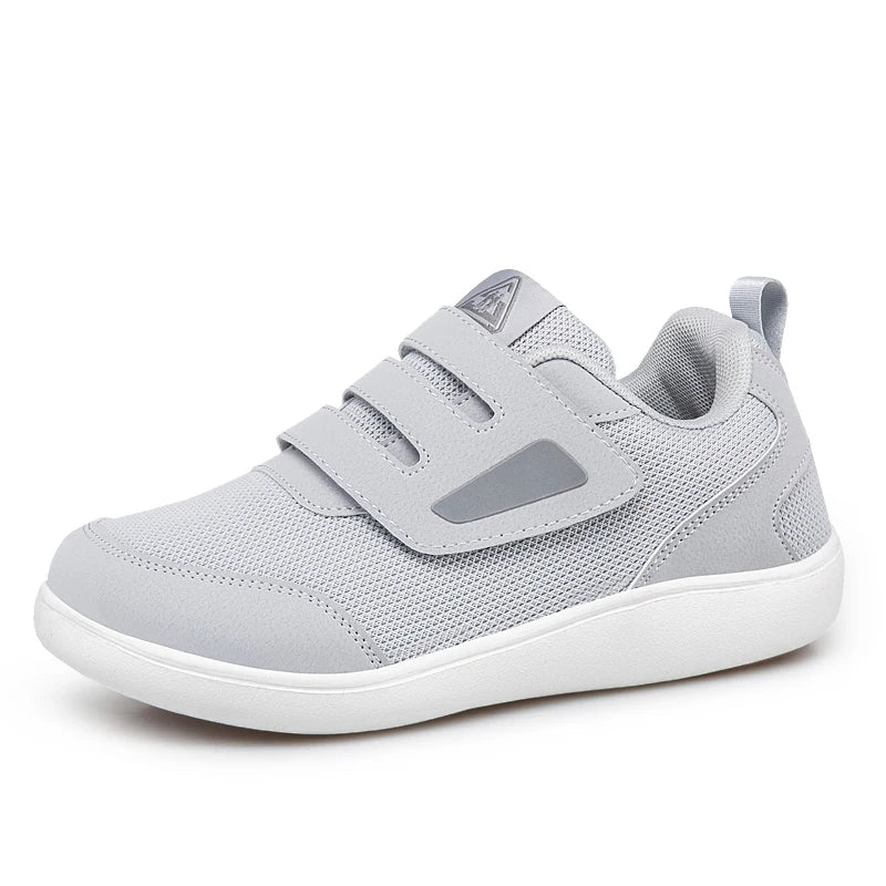 Atmungsaktive Sneakers mit Mesh und Klettverschlussriemen