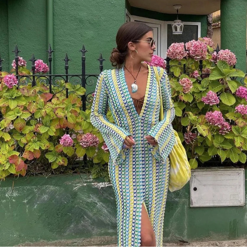 Elegantes Maxi-Häkelkleid mit Glockenärmeln und Streifenmuster