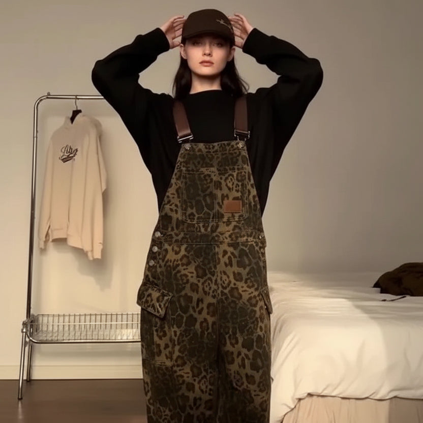 Stylische Damen-Overall mit Leopardenmuster und weitem Bein für lässige Looks