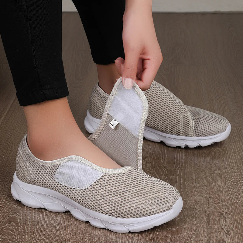 Stützende Sneaker mit breiter Passform